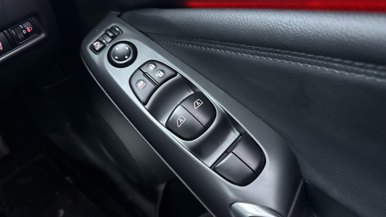 Nissan Juke 1.0 DiG-T N-Connecta 5dr DCT Petrol Hatchback